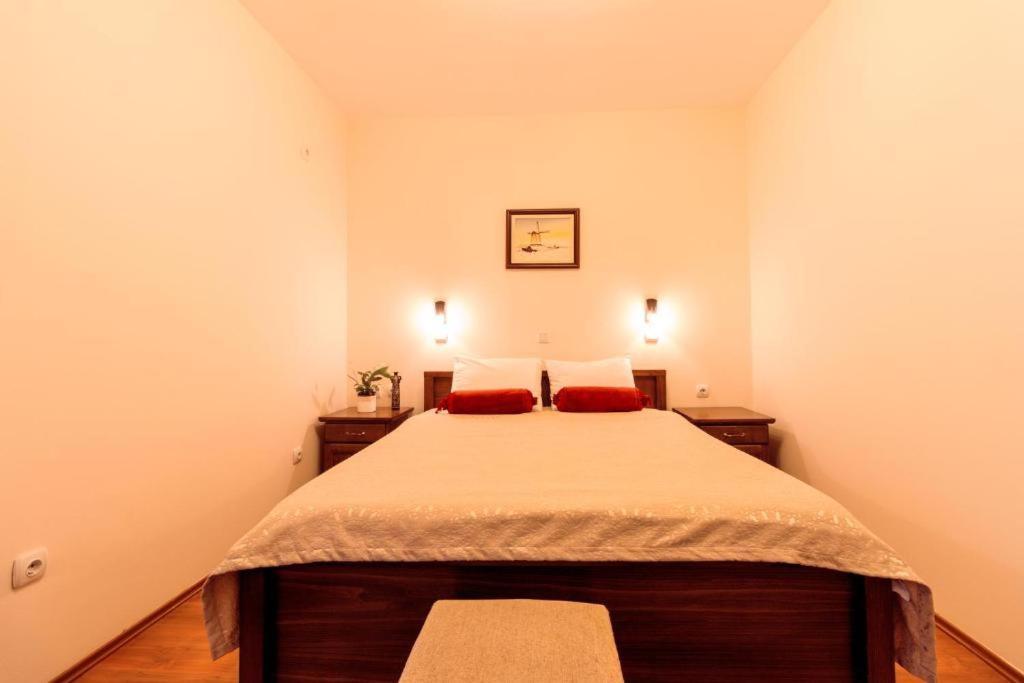 Downtown Rooms Nis Bagian luar foto