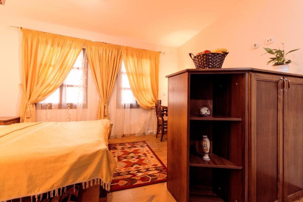Downtown Rooms Nis Bagian luar foto