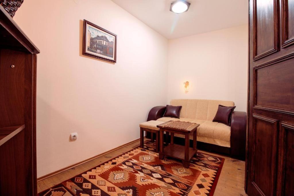 Downtown Rooms Nis Bagian luar foto