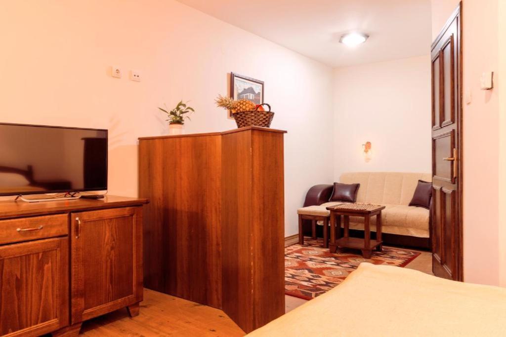 Downtown Rooms Nis Bagian luar foto