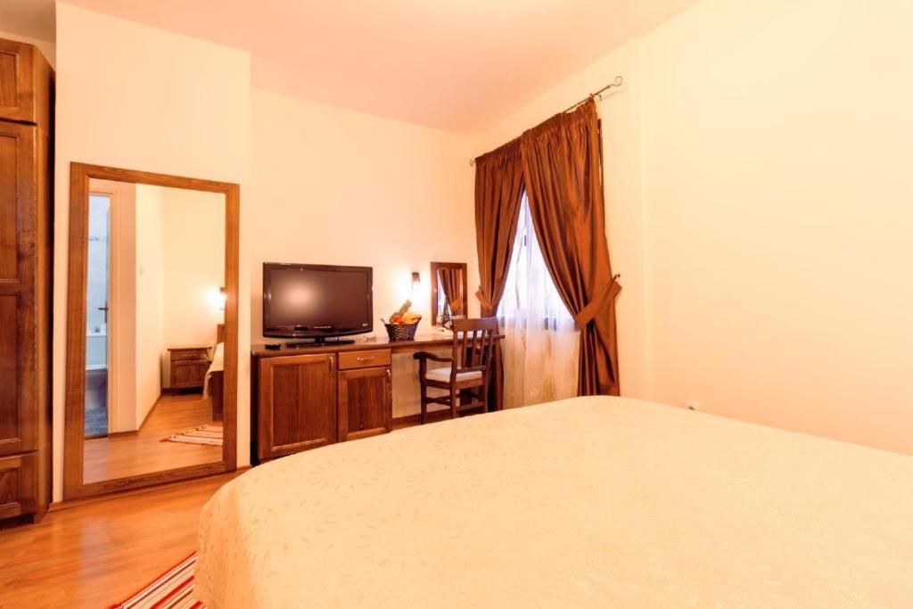 Downtown Rooms Nis Bagian luar foto