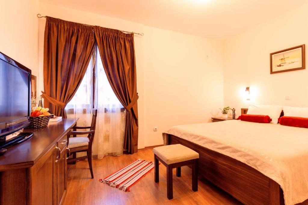 Downtown Rooms Nis Bagian luar foto