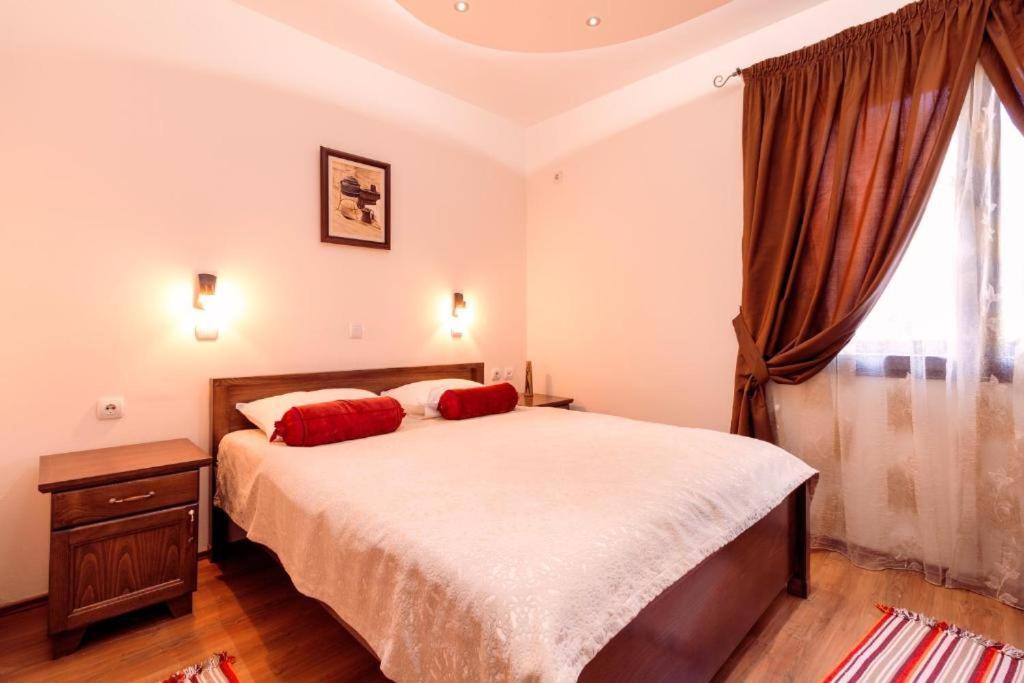 Downtown Rooms Nis Bagian luar foto