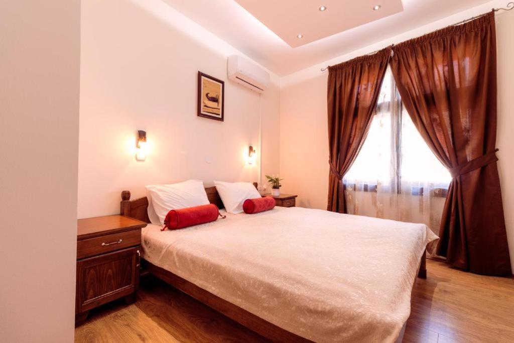 Downtown Rooms Nis Bagian luar foto