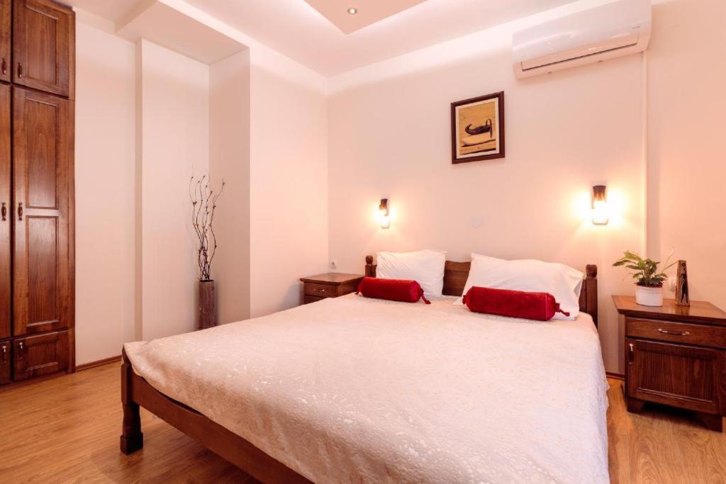Downtown Rooms Nis Bagian luar foto