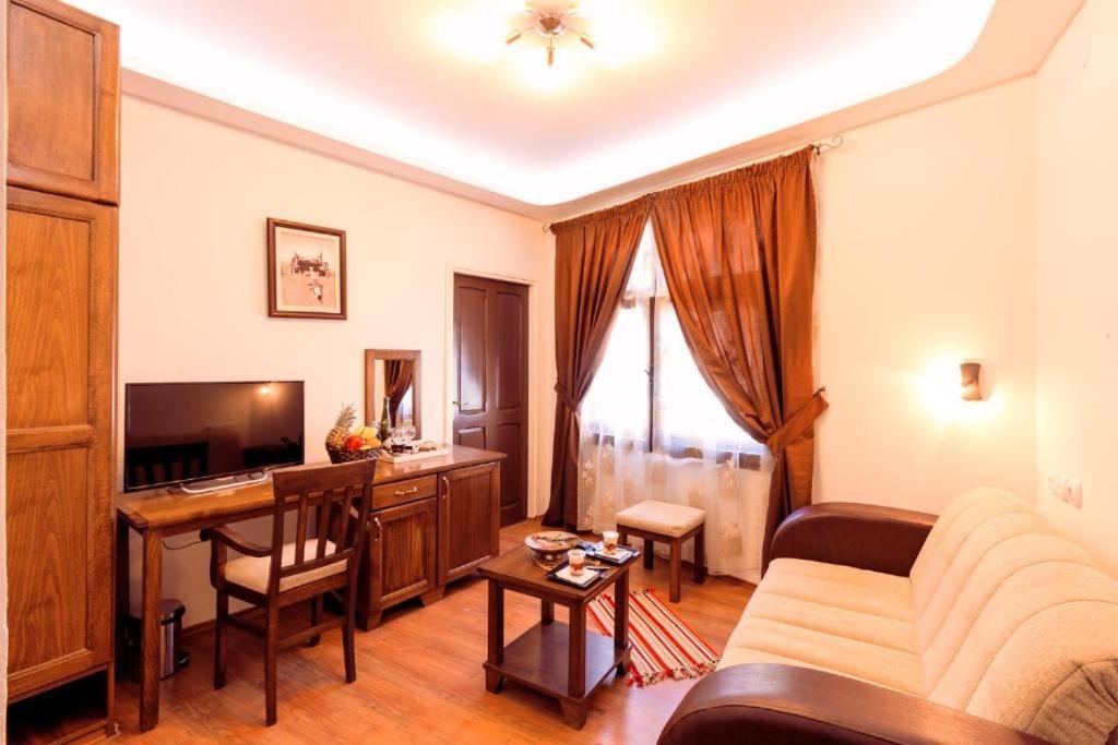 Downtown Rooms Nis Bagian luar foto