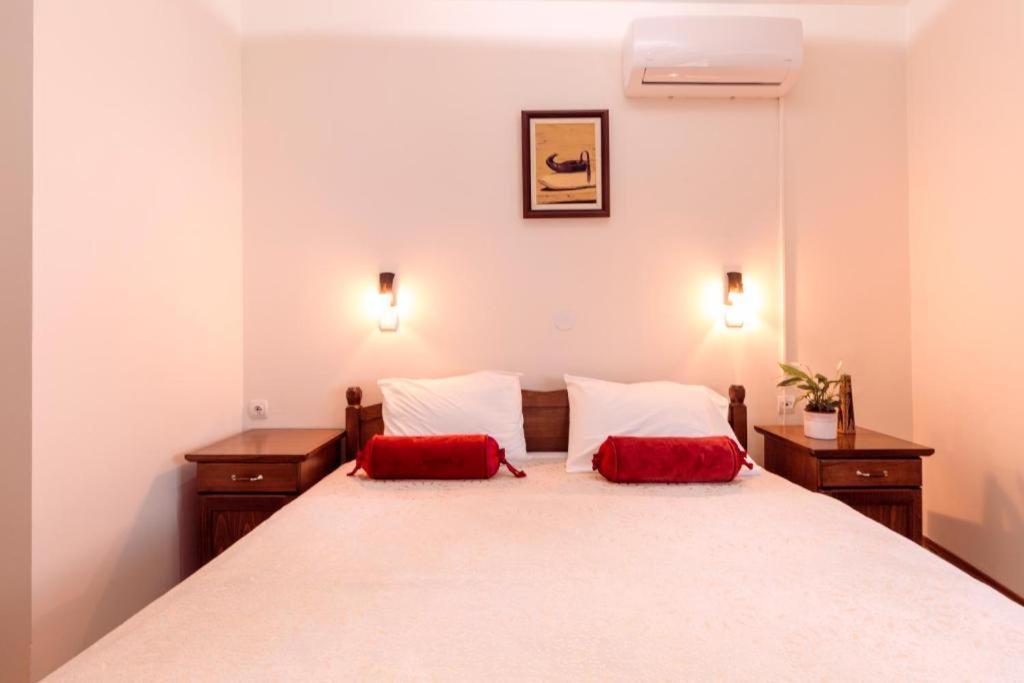 Downtown Rooms Nis Bagian luar foto
